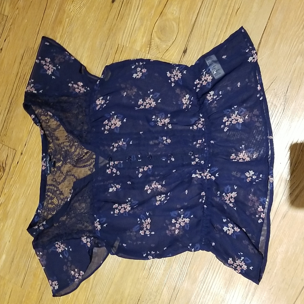 American Eagle Outfitters like new top sz M sheer
